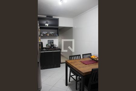 Casa à venda com 130m², 3 quartos e 2 vagas Casa à venda com 130m², 3 quartos e 2 vagasCozinha