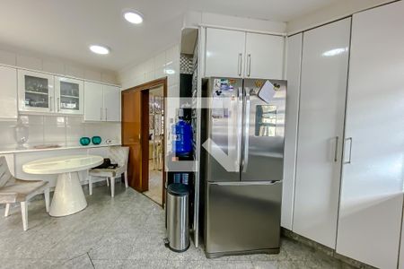 Casa à venda com 400m², 3 quartos e 7 vagas Casa à venda com 400m², 3 quartos e 7 vagasCozinha