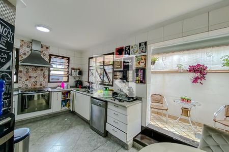 Casa à venda com 400m², 3 quartos e 7 vagas Casa à venda com 400m², 3 quartos e 7 vagasCozinha