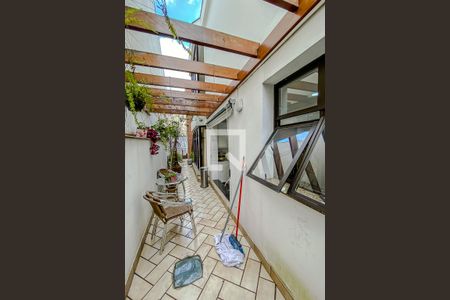 Casa à venda com 400m², 3 quartos e 7 vagas Casa à venda com 400m², 3 quartos e 7 vagasVaranda