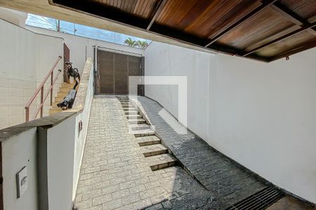 Casa à venda com 400m², 3 quartos e 7 vagas Casa à venda com 400m², 3 quartos e 7 vagasGaragem