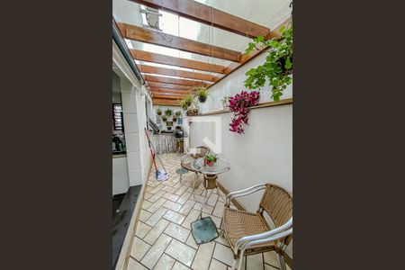 Casa à venda com 400m², 3 quartos e 7 vagas Casa à venda com 400m², 3 quartos e 7 vagasVaranda