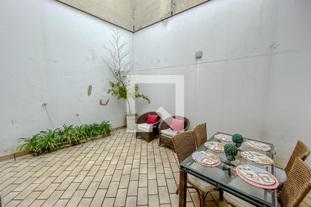 Casa à venda com 400m², 3 quartos e 7 vagas Casa à venda com 400m², 3 quartos e 7 vagasVaranda