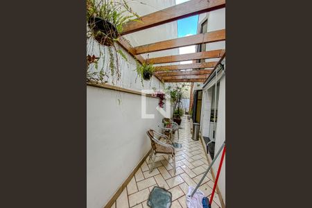 Casa à venda com 400m², 3 quartos e 7 vagas Casa à venda com 400m², 3 quartos e 7 vagasVaranda