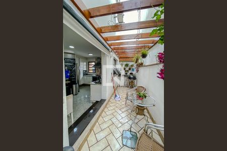 Casa à venda com 400m², 3 quartos e 7 vagas Casa à venda com 400m², 3 quartos e 7 vagasVaranda