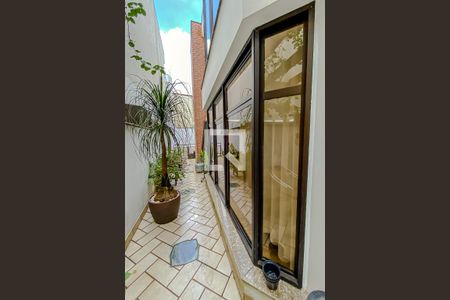 Casa à venda com 400m², 3 quartos e 7 vagas Casa à venda com 400m², 3 quartos e 7 vagasVaranda