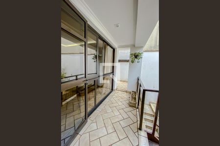 Casa à venda com 400m², 3 quartos e 7 vagas Casa à venda com 400m², 3 quartos e 7 vagasVaranda