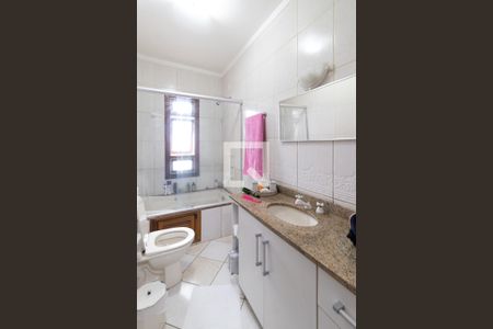 Casa de condomínio à venda com 285m², 3 quartos e 2 vagasBanheiro da Suíte