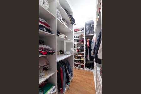 Casa de condomínio à venda com 285m², 3 quartos e 2 vagasCloset