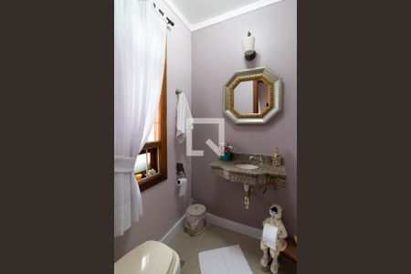 Casa de condomínio à venda com 285m², 3 quartos e 2 vagasLavabo