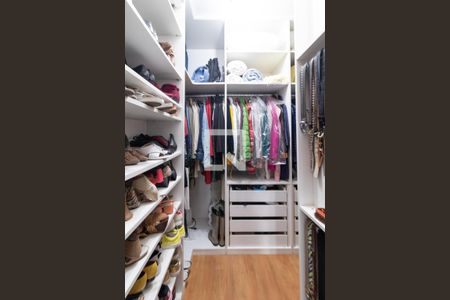 Casa de condomínio à venda com 285m², 3 quartos e 2 vagasCloset