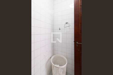 Casa de condomínio à venda com 285m², 3 quartos e 2 vagasBanheiro de Serviço