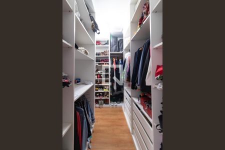 Casa de condomínio à venda com 285m², 3 quartos e 2 vagasCloset