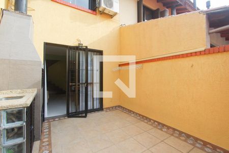 Casa à venda com 107m², 3 quartos e 2 vagasFUNDOS