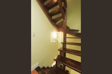 Casa à venda com 107m², 3 quartos e 2 vagasESCADAS 3 ANDAR