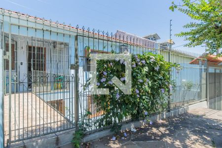 Casa à venda com 224m², 4 quartos e 1 vaga Casa à venda com 224m², 4 quartos e 1 vagaFachada