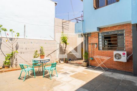 Casa à venda com 224m², 4 quartos e 1 vaga Casa à venda com 224m², 4 quartos e 1 vagaQuintal