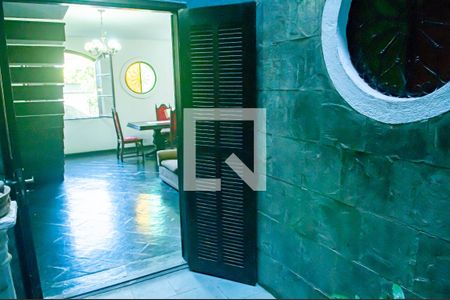 Casa de condomínio à venda com 300m², 4 quartos e 4 vagasEspaço