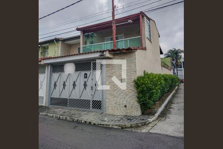 Casa à venda com 180m², 3 quartos e 2 vagas Casa à venda com 180m², 3 quartos e 2 vagasFachada