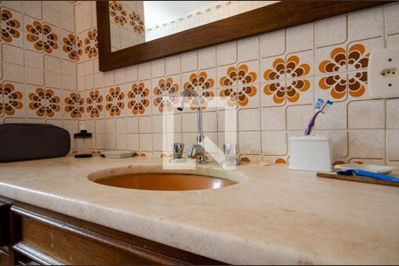 Casa à venda com 248m², 4 quartos e 4 vagas Casa à venda com 248m², 4 quartos e 4 vagasBanheiro