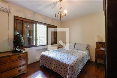 Casa à venda com 248m², 4 quartos e 4 vagas Casa à venda com 248m², 4 quartos e 4 vagasQuarto 4 - Suíte