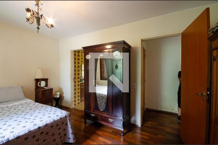 Casa à venda com 248m², 4 quartos e 4 vagas Casa à venda com 248m², 4 quartos e 4 vagasQuarto 4 - Suíte