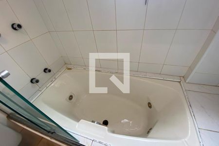 Apartamento à venda com 126m², 3 quartos e 2 vagas Apartamento à venda com 126m², 3 quartos e 2 vagasBanheira