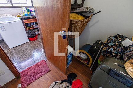 Apartamento à venda com 259m², 4 quartos e 4 vagas Apartamento à venda com 259m², 4 quartos e 4 vagasQuarto de serviço