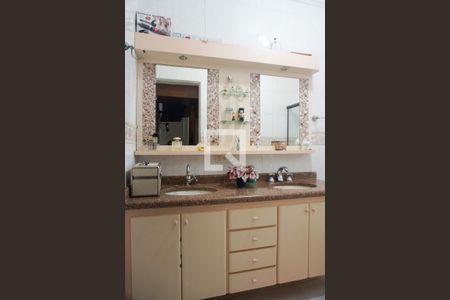 Casa à venda com 306m², 3 quartos e 5 vagasBanheiro da Suíte