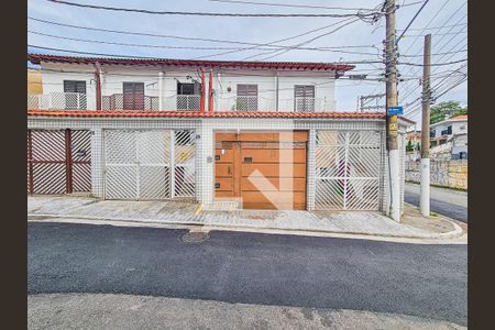 Casa à venda com 104m², 2 quartos e 4 vagas Casa à venda com 104m², 2 quartos e 4 vagasFachada