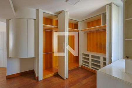 Apartamento à venda com 296m², 3 quartos e 3 vagasSuíte 2