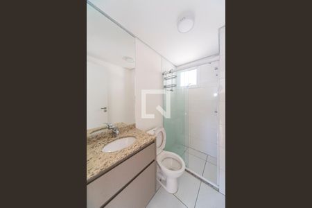 Banheiro  de apartamento para alugar com 2 quartos, 52m² em Vila Scarpelli, Santo André