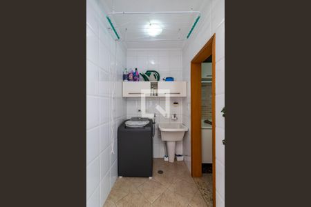 Casa à venda com 230m², 3 quartos e 4 vagas1o. Andar - Área de serviço