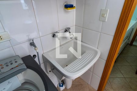 Casa à venda com 230m², 3 quartos e 4 vagas1o. Andar - Área de serviço