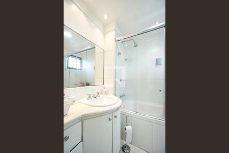 Apartamento à venda com 138m², 3 quartos e 3 vagasBanheiro da suíte