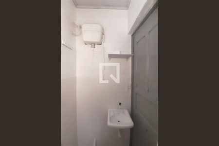 Banheiro Social de kitnet/studio para alugar com 1 quarto, 15m² em Braz de Pina, Rio de Janeiro
