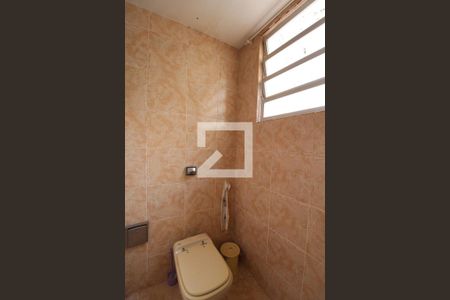 Casa à venda com 381m², 6 quartos e 6 vagasBanheiro Social - 2º Andar