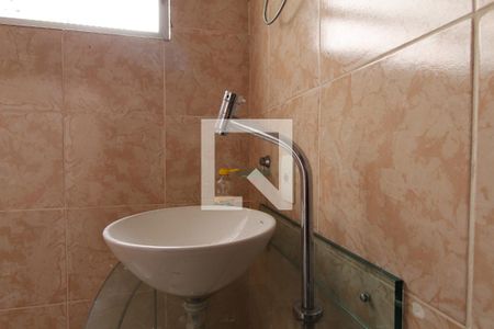 Casa à venda com 381m², 6 quartos e 6 vagasBanheiro Social - 2º Andar