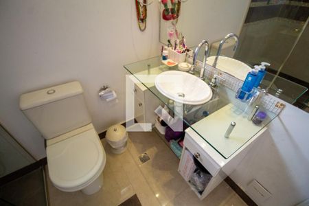 Casa à venda com 402m², 5 quartos e 3 vagasBanheiro da Suíte 2