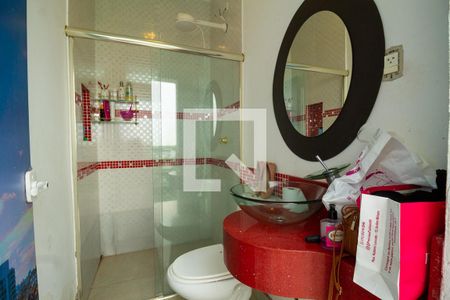 Casa à venda com 402m², 5 quartos e 3 vagasBanheiro de Serviço