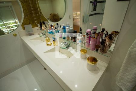 Casa à venda com 402m², 5 quartos e 3 vagasBanheiro da Suíte 1