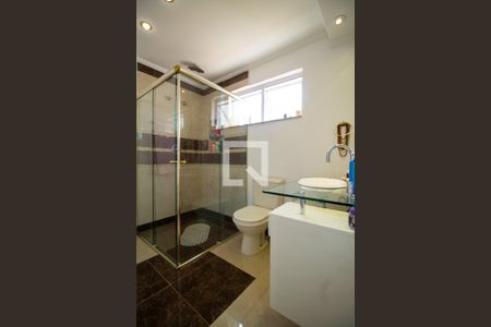 Casa à venda com 402m², 5 quartos e 3 vagasBanheiro da Suíte 2