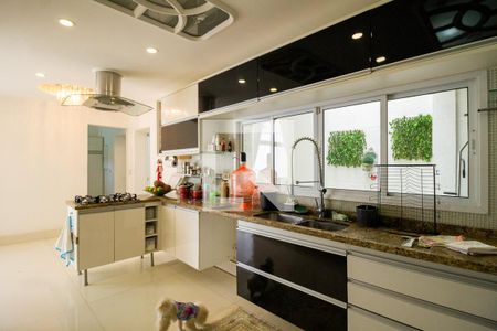 Casa à venda com 402m², 5 quartos e 3 vagasCozinha 