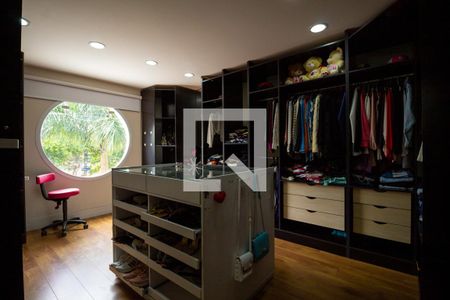 Casa à venda com 402m², 5 quartos e 3 vagasCloset