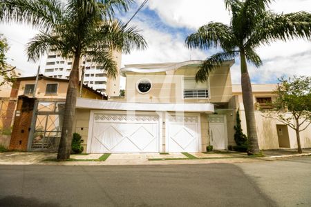 Casa à venda com 402m², 5 quartos e 3 vagasFachada