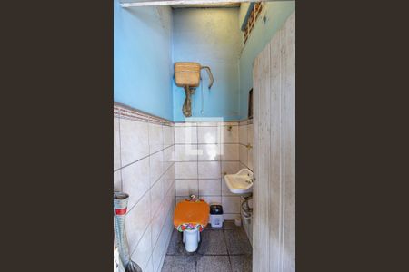 Casa à venda com 400m², 5 quartos e 4 vagasBanheiro de Serviço Casa 1