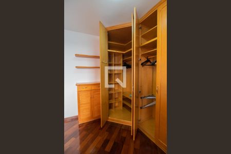 Quarto 1 de apartamento à venda com 2 quartos, 77m² em Jardins, São Paulo