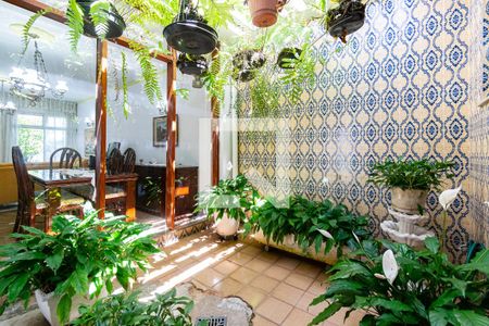 Casa à venda com 171m², 3 quartos e 3 vagas Casa à venda com 171m², 3 quartos e 3 vagasJardim de inverno