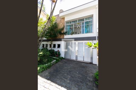 Casa à venda com 171m², 3 quartos e 3 vagas Casa à venda com 171m², 3 quartos e 3 vagasFachada