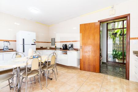Casa à venda com 171m², 3 quartos e 3 vagas Casa à venda com 171m², 3 quartos e 3 vagasCozinha